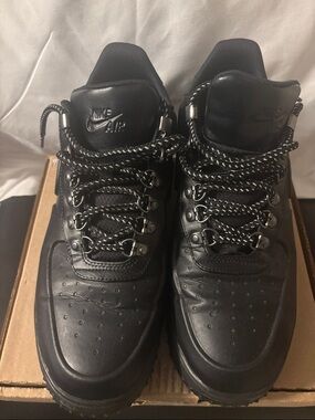 Nike Black Leather Men’s Hiking-Inspired Sneakers